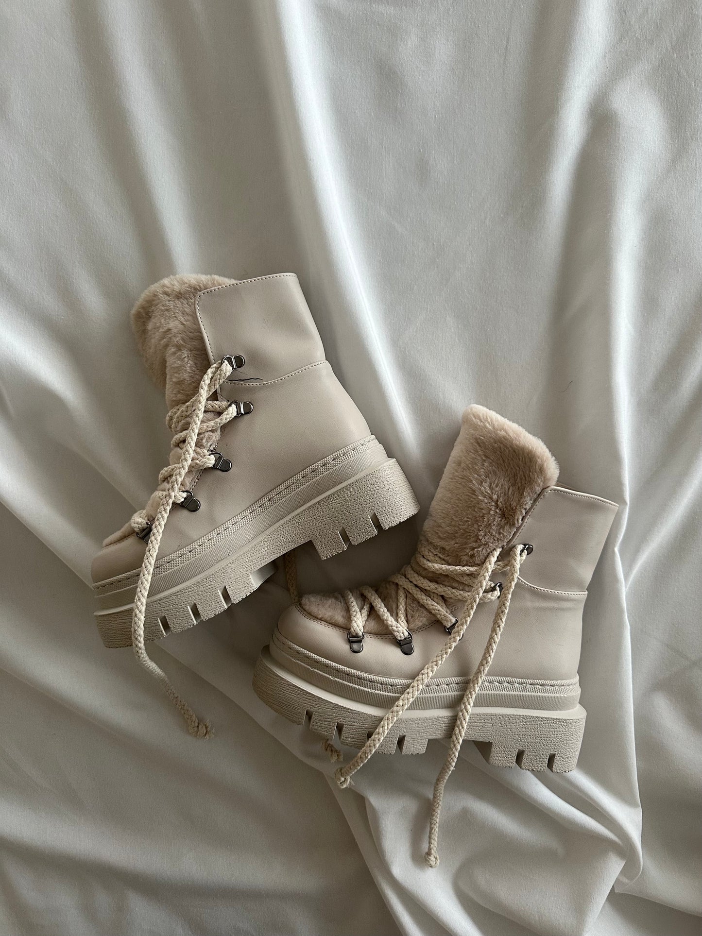 Fur leather boot