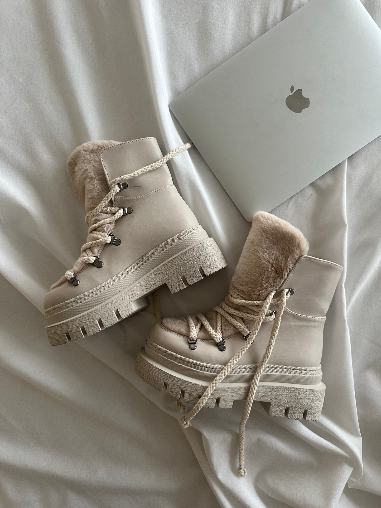 Fur leather boot
