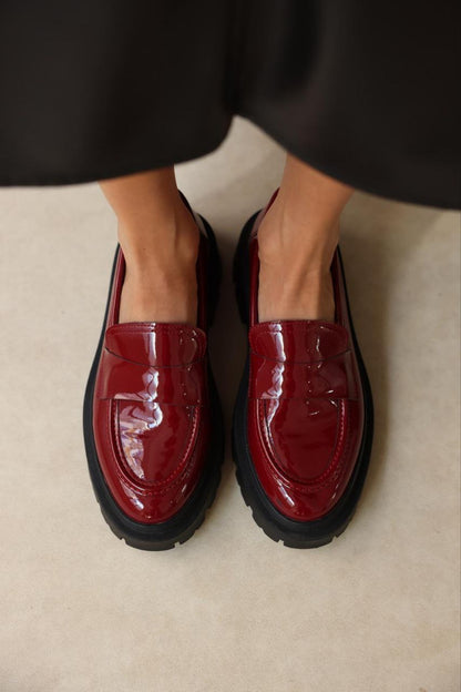 PATENT LEATHER LOAFERS WITH THICK SERRATED SOLE AND BAND DETAILED