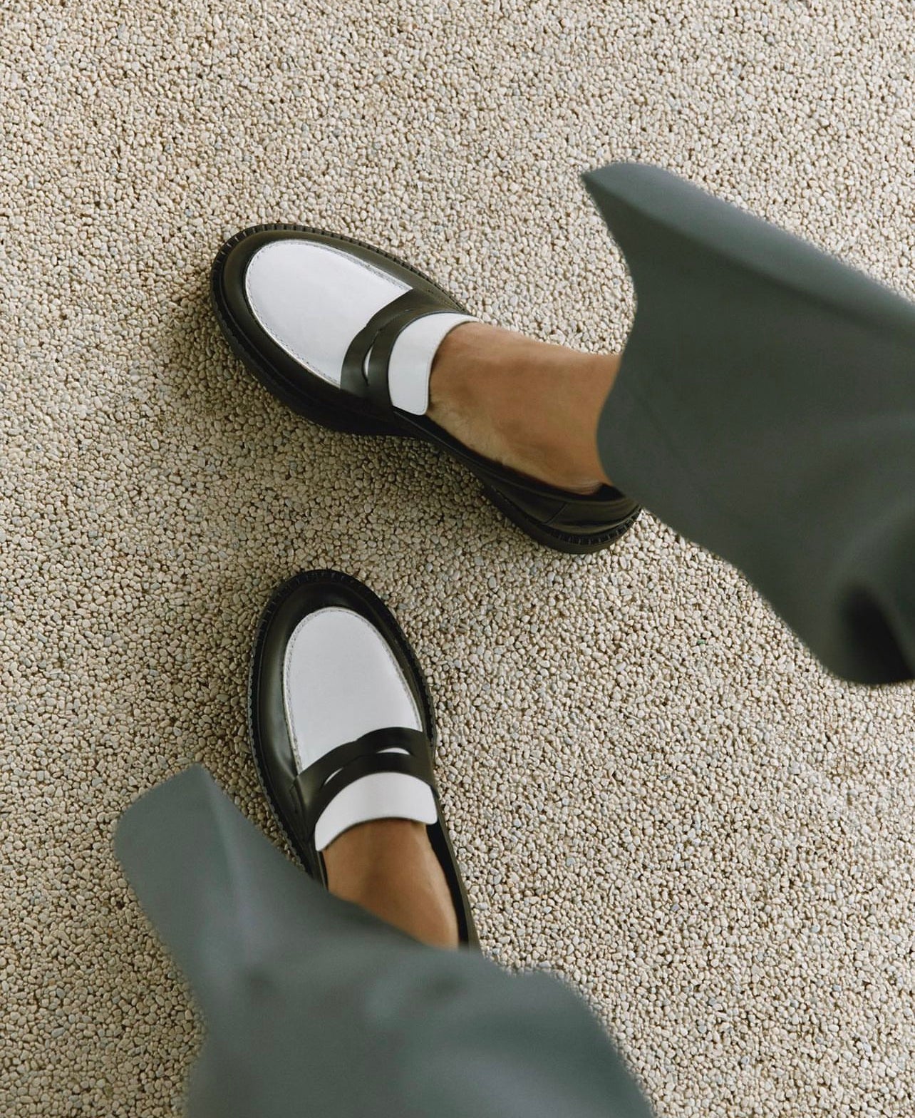 Monochrome loafers black/white