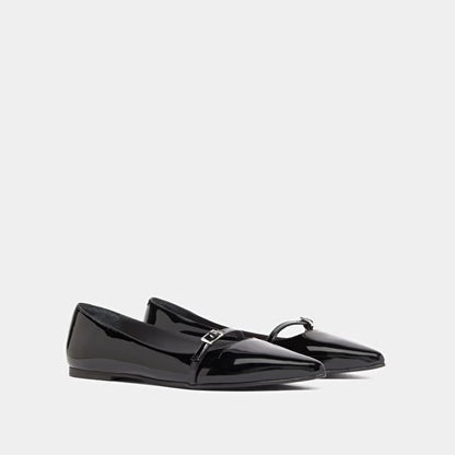 BALLET FLATS WITH ADJUSTABLE BUCKLES
in black patent