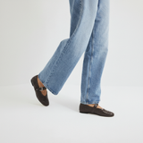 Brown sneakers - hand on ankle 1:1